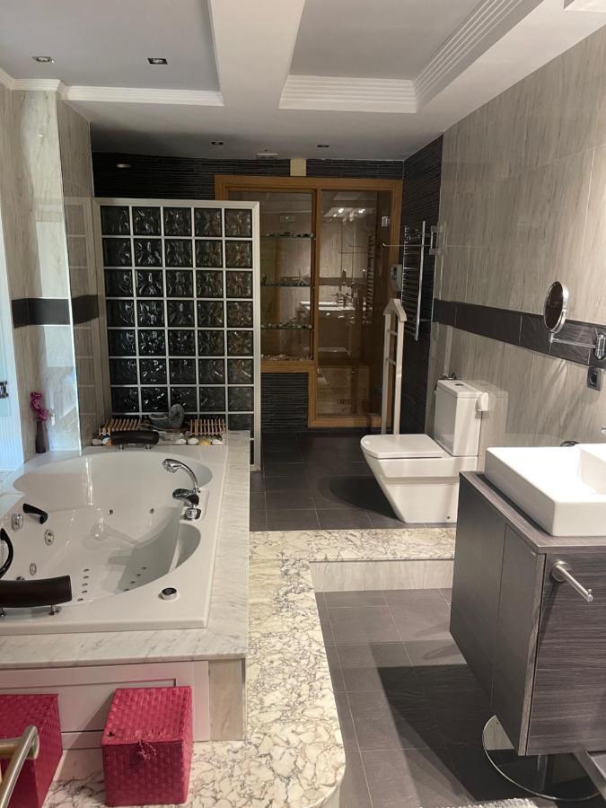 Revilla De Camargo Villa Paraiso Vip Hotel Tematico (Adults Only) מראה חיצוני תמונה