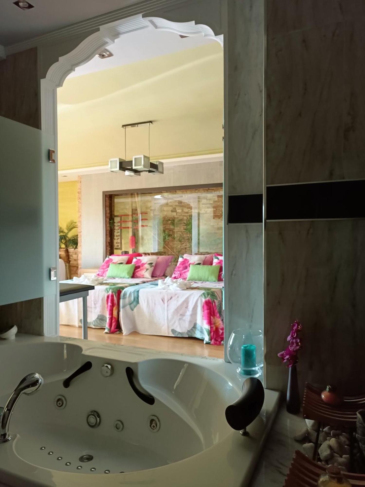 Revilla De Camargo Villa Paraiso Vip Hotel Tematico (Adults Only) מראה חיצוני תמונה